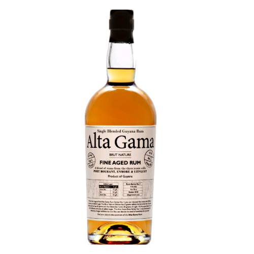 Rum Alta Gama - Alta Gama amber rum made from sugarcane and aged well.